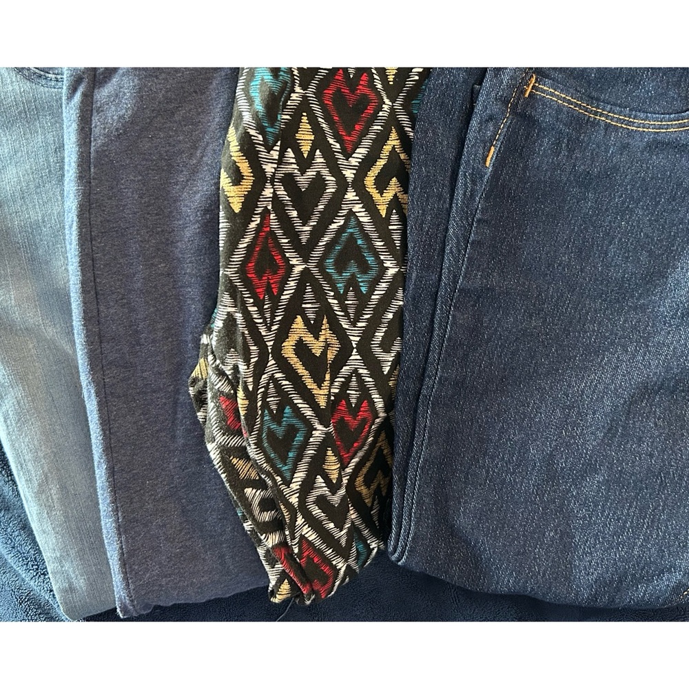 4 Pairs of Girls Size Medium(8) Jeans and Leggings